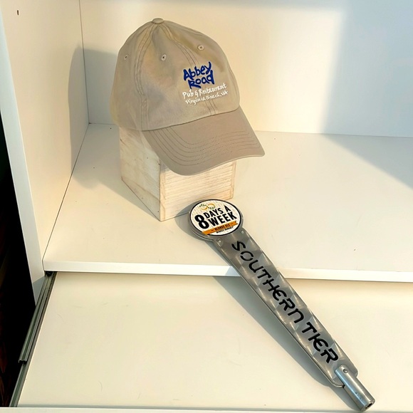 ABBEY ROAD Other - NWOT ABBEY ROAD PUB & RESTAURANT DRAFT BEER HANDLE with HAT and 4 Coasters